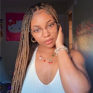 Meet your Posher, Nakia